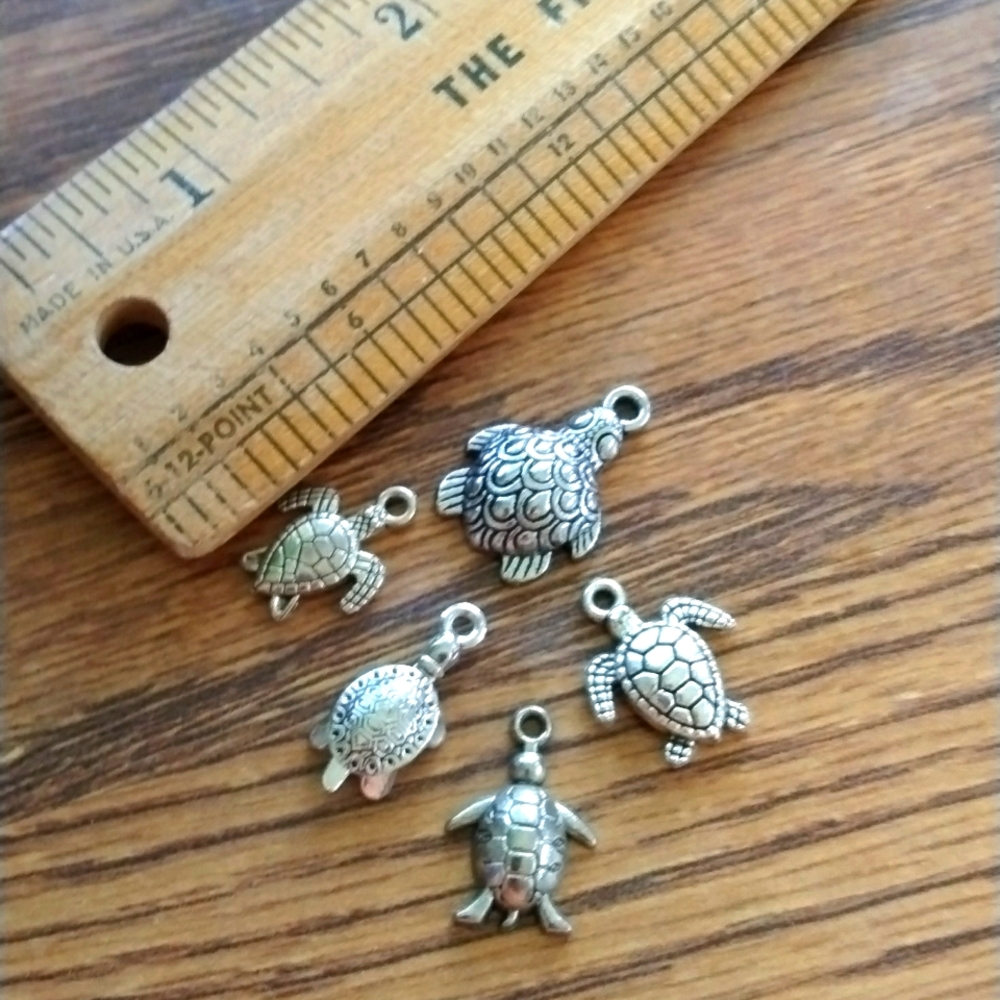 5 small Sea Turtle charms - Picture 2 of 2
